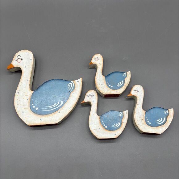 Vintage Wooden Geese Set of 4 Hand Painted Farmhouse Folk Art Mother w/ Babies - Picture 2 of 12